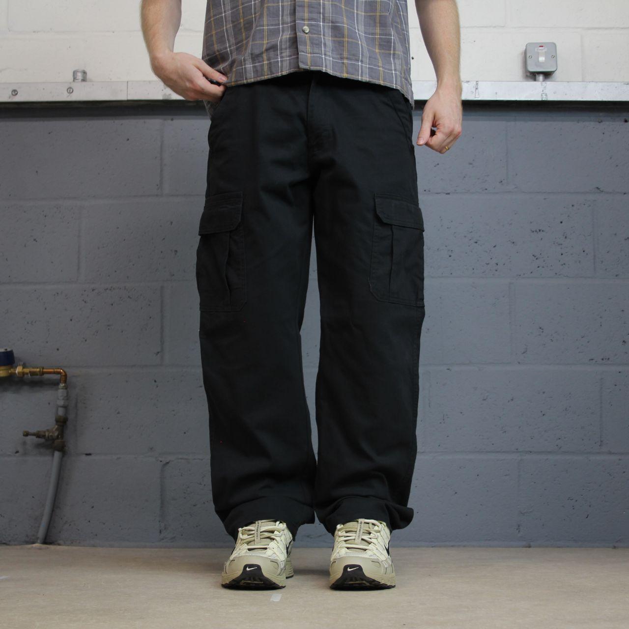 Wrangler cargo pants y2k black Straight leg skater work pants 32x32