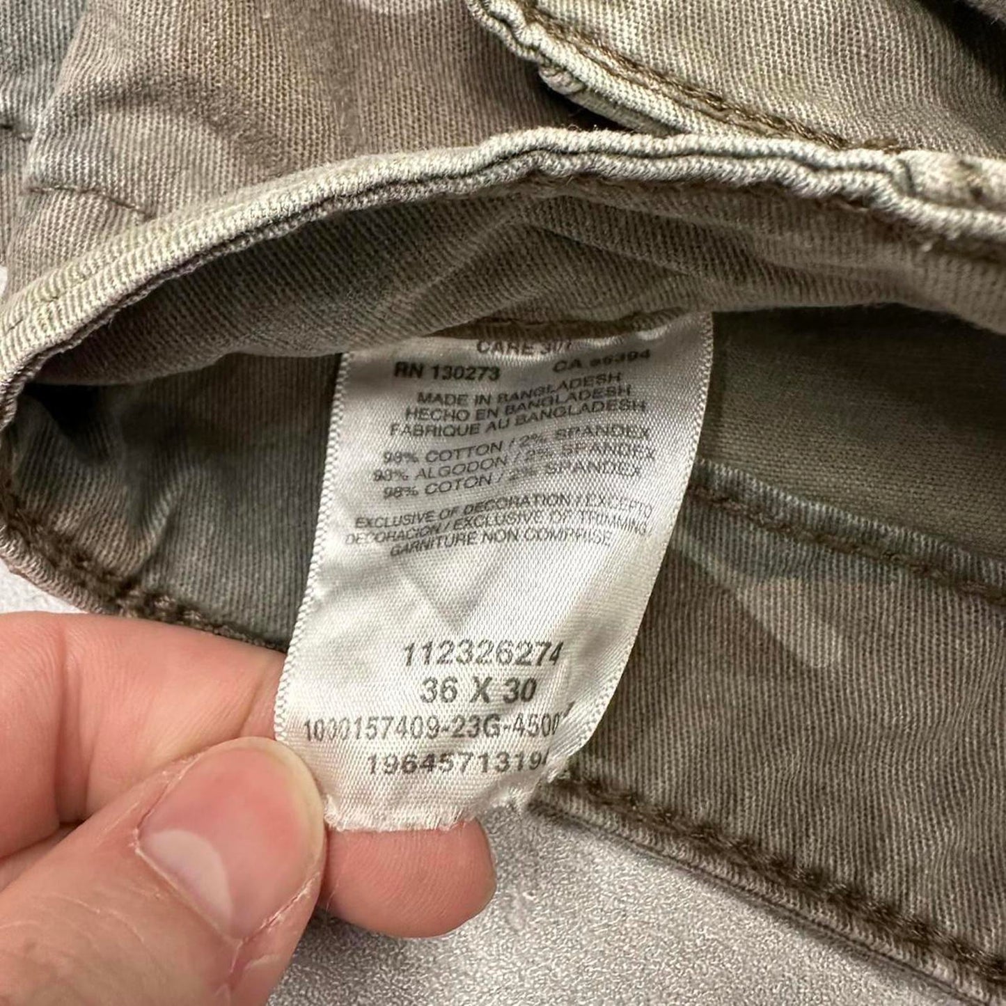 Camo Wrangler cargo pants W36L30 faded green forest camouflage straight y2k style carpenter trousers