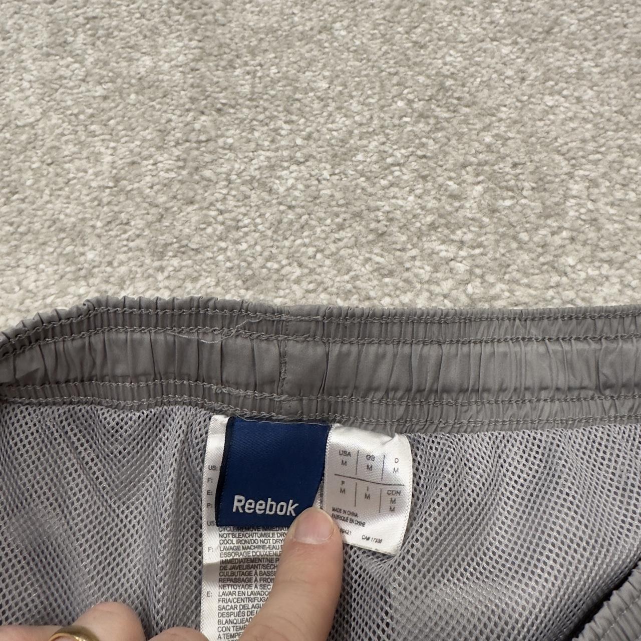 Y2K baggy Reebok tracksuit bottoms grey M Loose leg mesh lined casual 2000s style track pants
