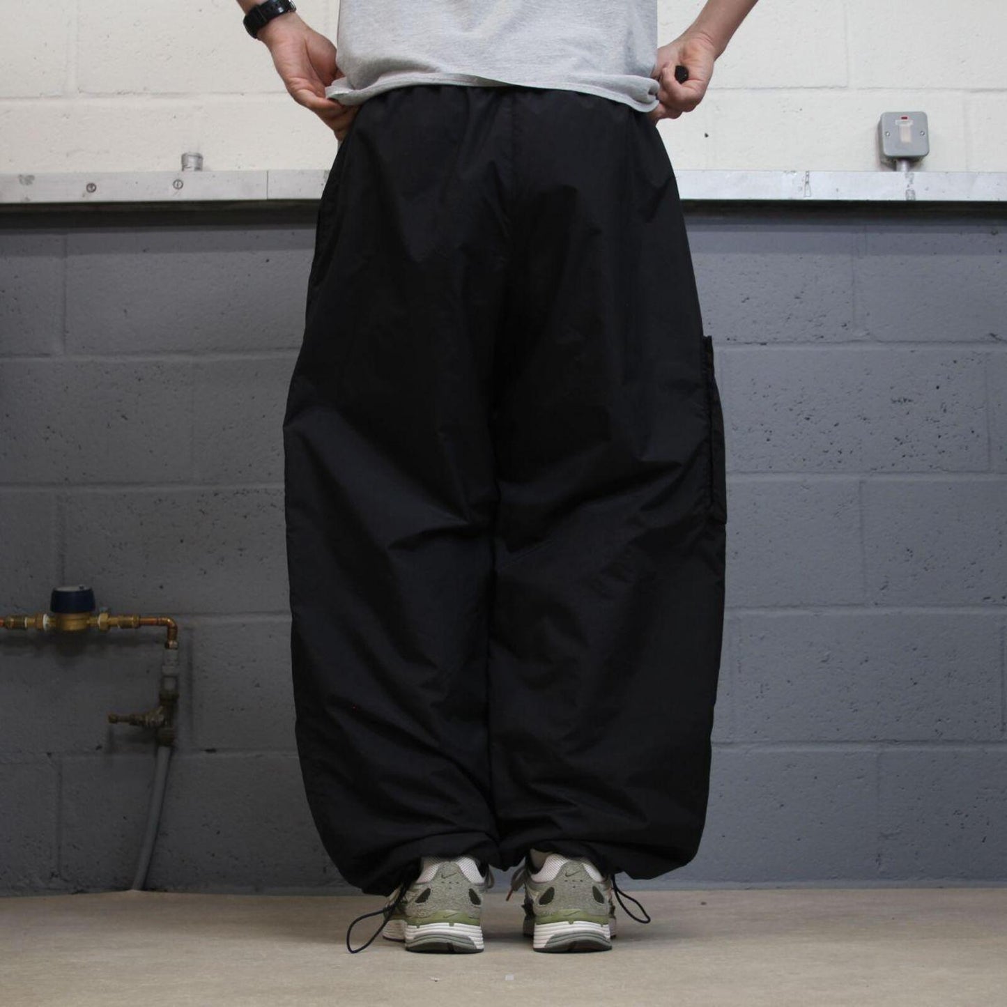 Vintage Nike baggy tracksuit bottoms black Wide leg embroidered swoosh logo track pants