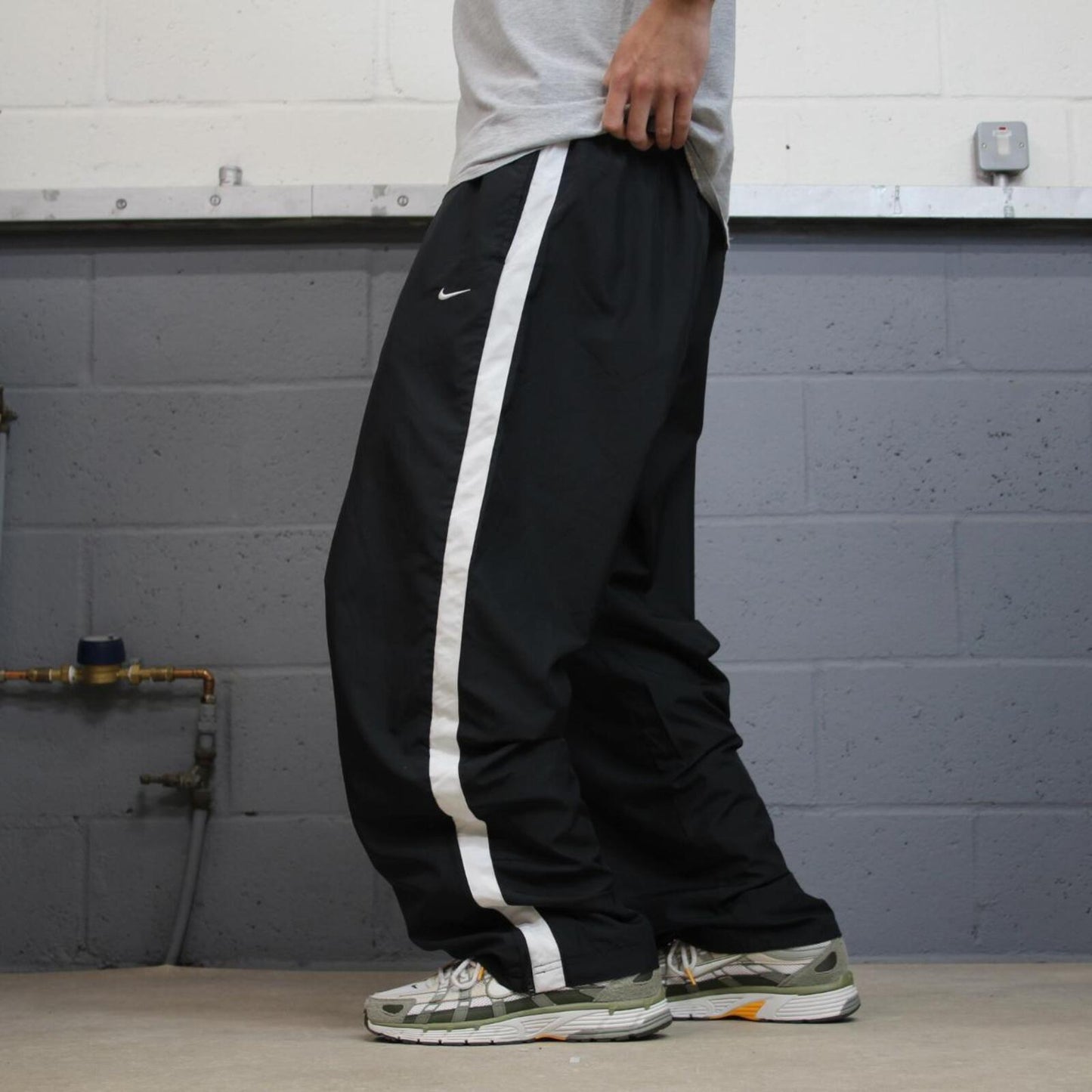 Baggy Nike tracksuit bottoms black Wide leg mesh lined embroidered side stripe track pants