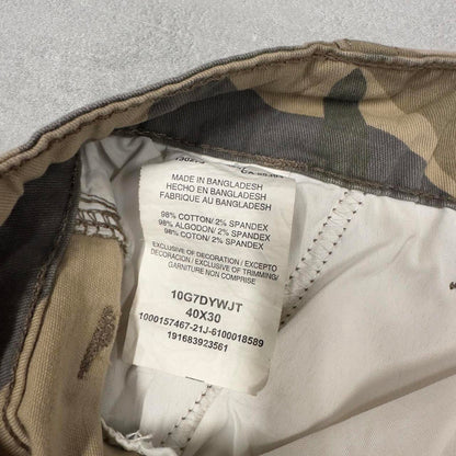 Camo Wrangler cargo pants W40L30 khaki forest camouflage straight y2k style cargo trousers