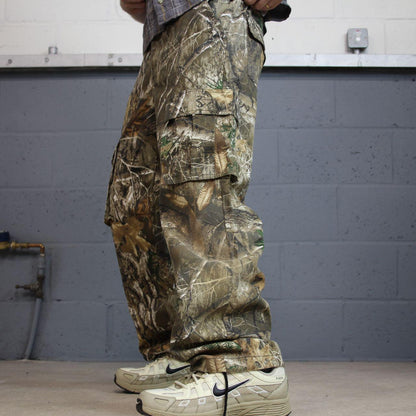 Realtree baggy camo hunting style cargo pants Y2K khaki camouflage pattern utility trousers