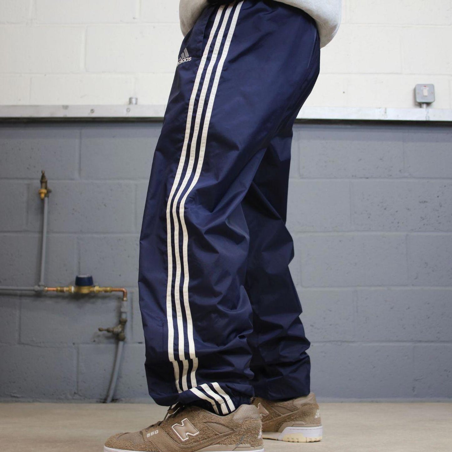 Y2k baggy Adidas tracksuit bottoms L 00s style sportswear joggers unlined track pants logo trackies