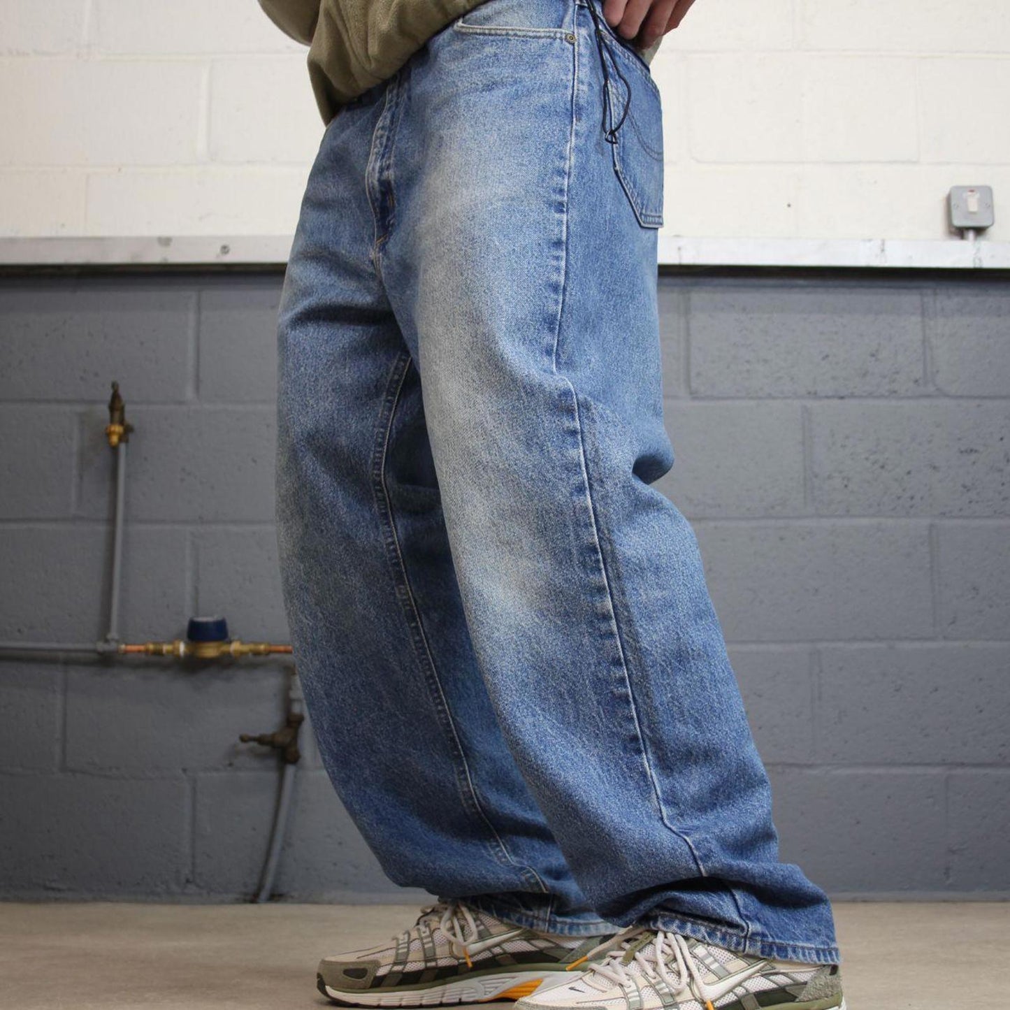 Vintage Carhartt jeans blue 90s skater style W38L30 relaxed denim 5 pocket pants