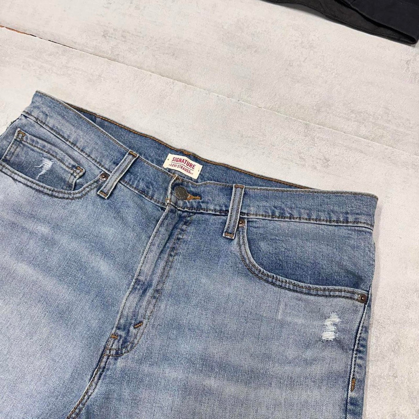 Mens Signature Levi’s shorts W36