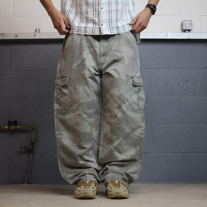 Wrangler baggy camo cargo pants y2k grey W40L30 wide leg Loose camouflage skater work pants