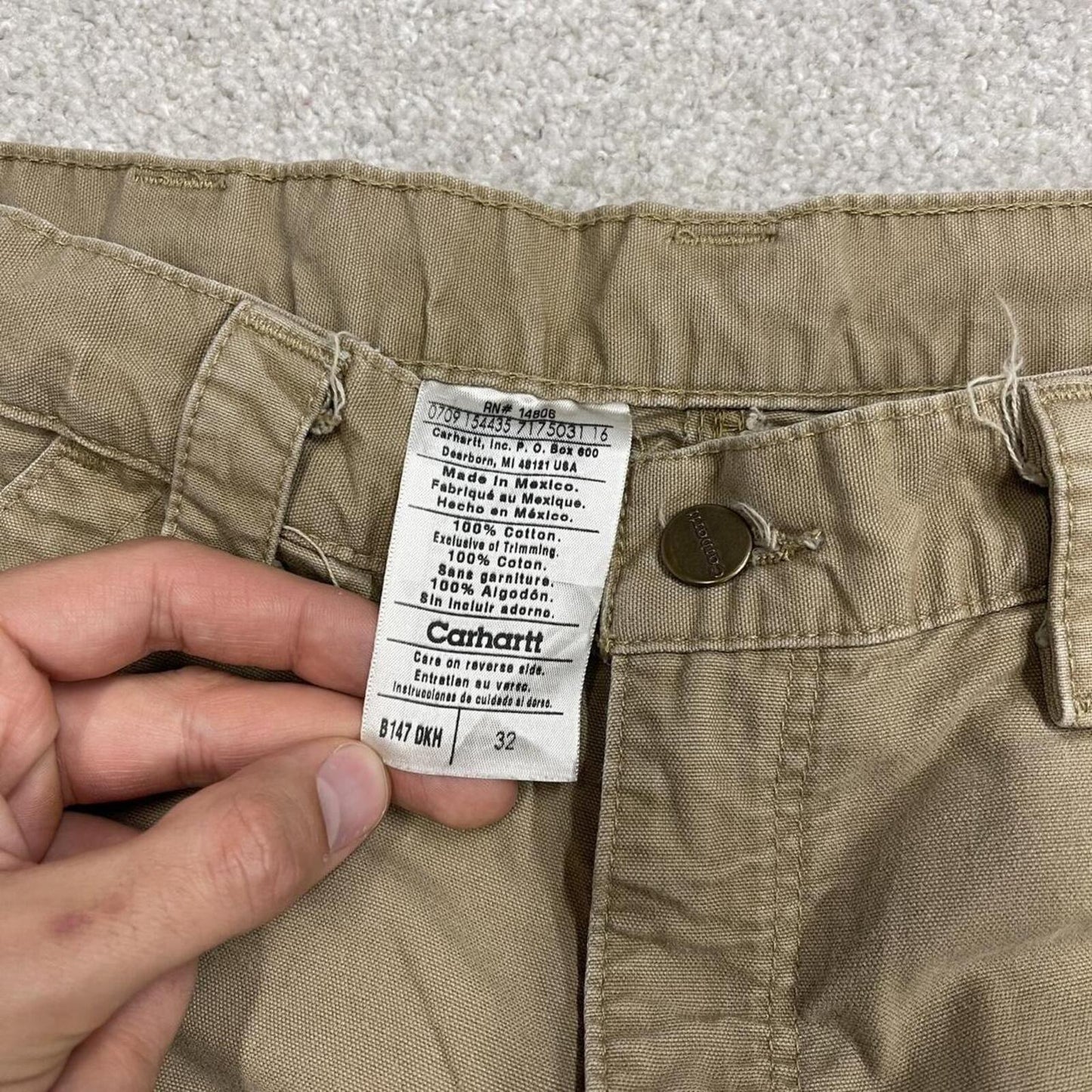 Carhartt baggy cargo shorts carpenter Khaki tan Loose fit canvas skater style work shorts