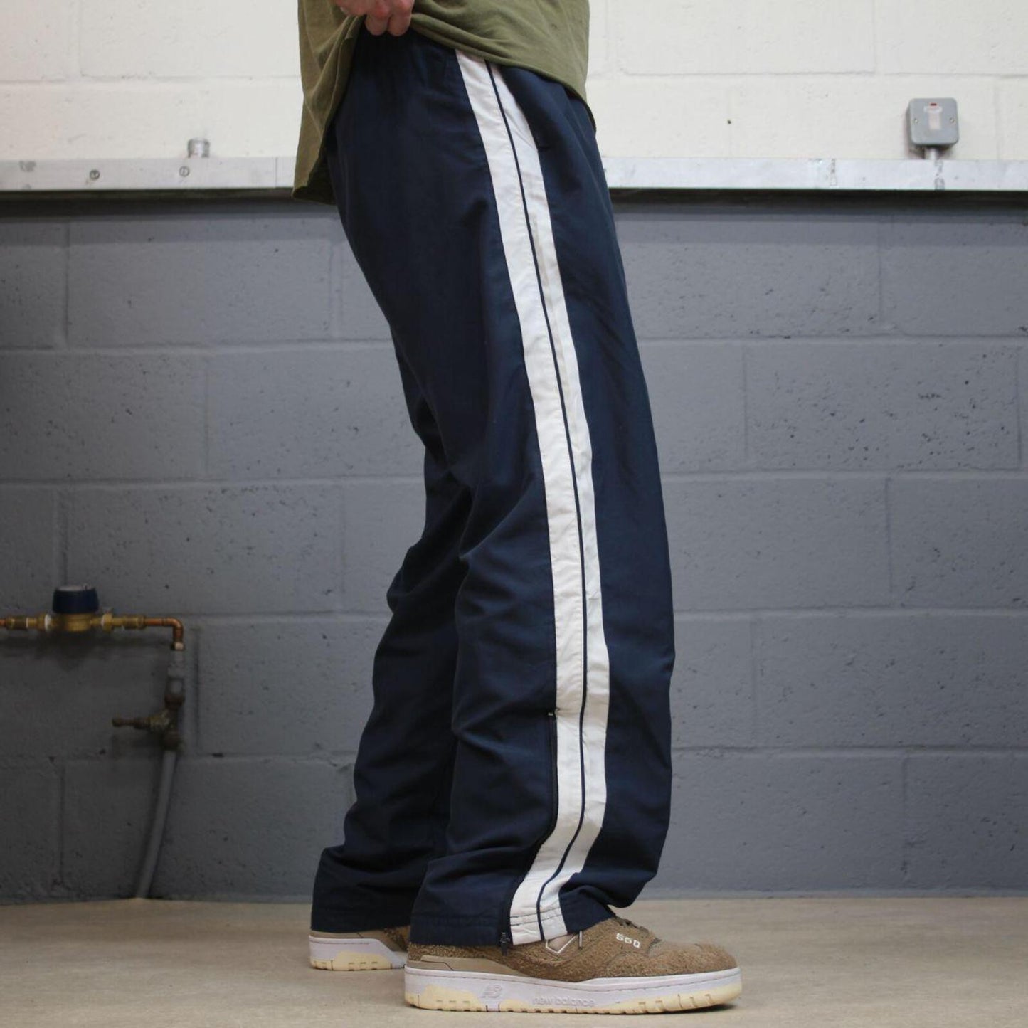 Baggy Reebok tracksuit bottoms vintage wide leg navy Loose embroidered side stripe track pants