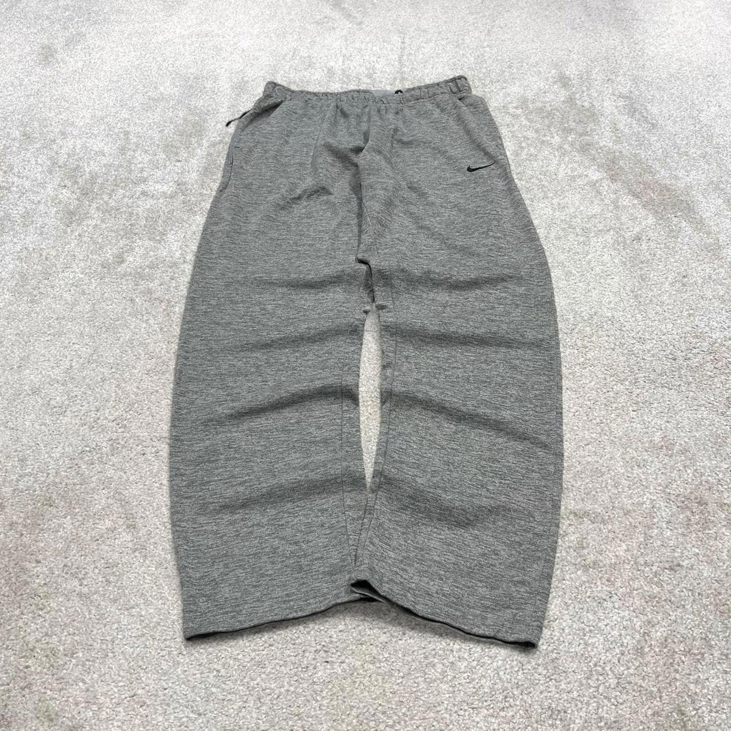 Y2K Nike loose sweatpants joggers grey Swoosh logo fleece lined gym drawstring track pants