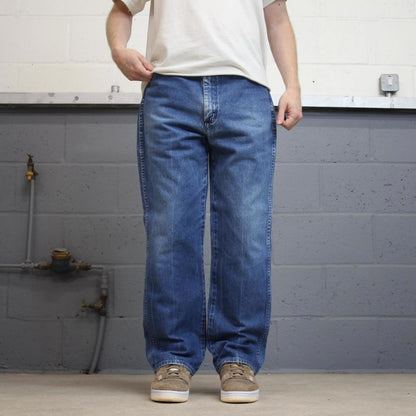 Vintage Wrangler jeans W38L30 mens blue 5 pocket denim jeans