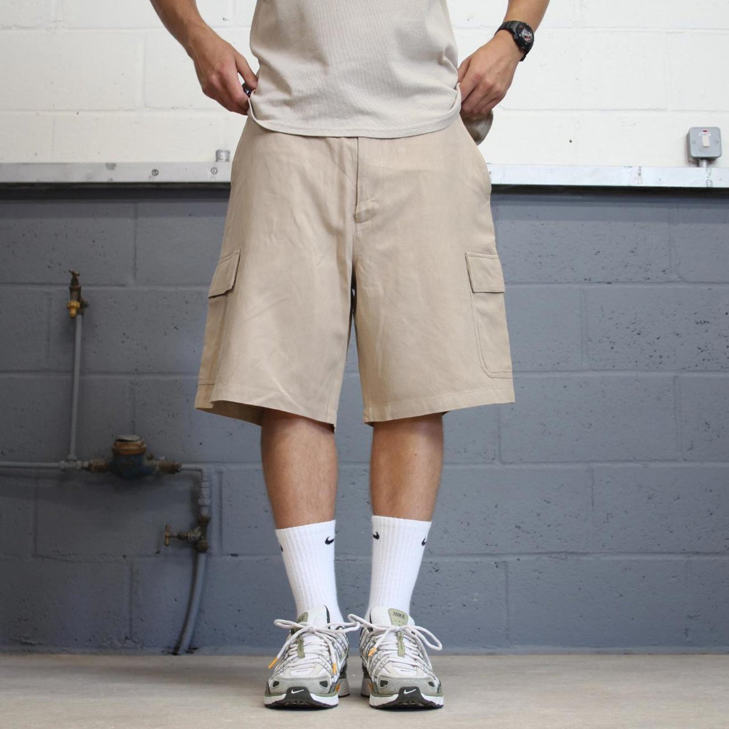 Baggy Tan IZOD cargo shorts W38