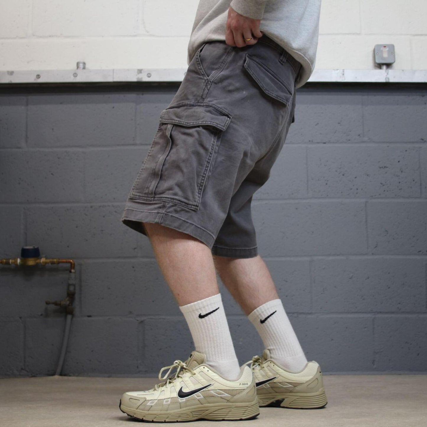 Carhartt cargo shorts loose canvas grey Canvasy relaxed fit skate style shorts