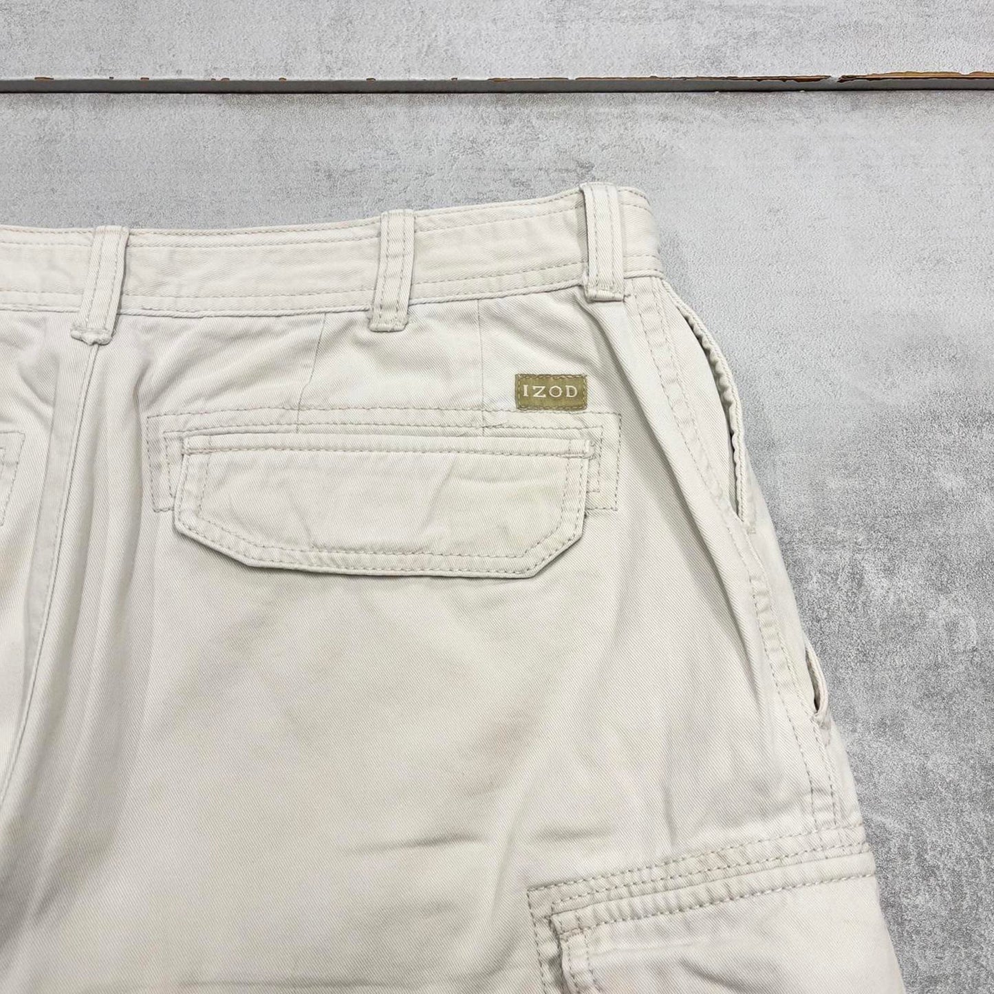 Beige IZOD cargo shorts W34