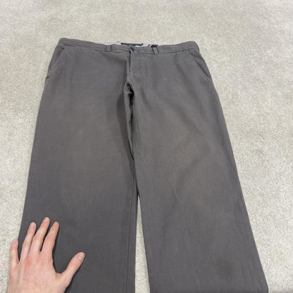Y2K loose Tommy Hilfiger chino pants grey W38L32 Straight leg chino style trousers