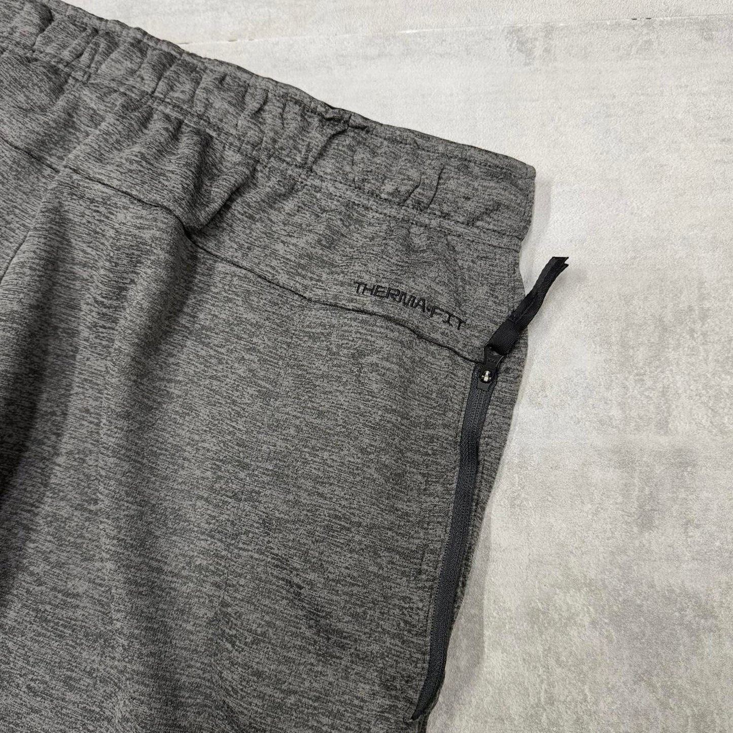 Nike Therma Fit Trackies Large Grey y2k 00s style loose leg joggers embroidered logo