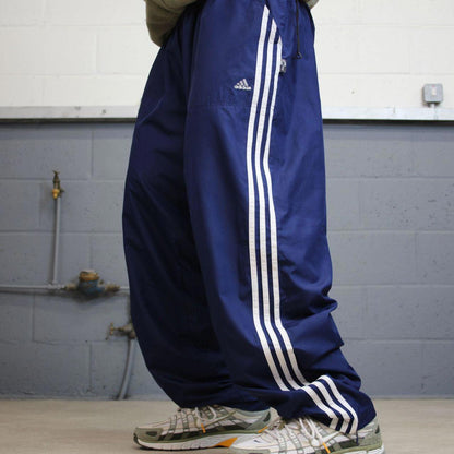 Navy baggy Adidas trackies 2XL baggy y2k style sportswear track pants side stripe design