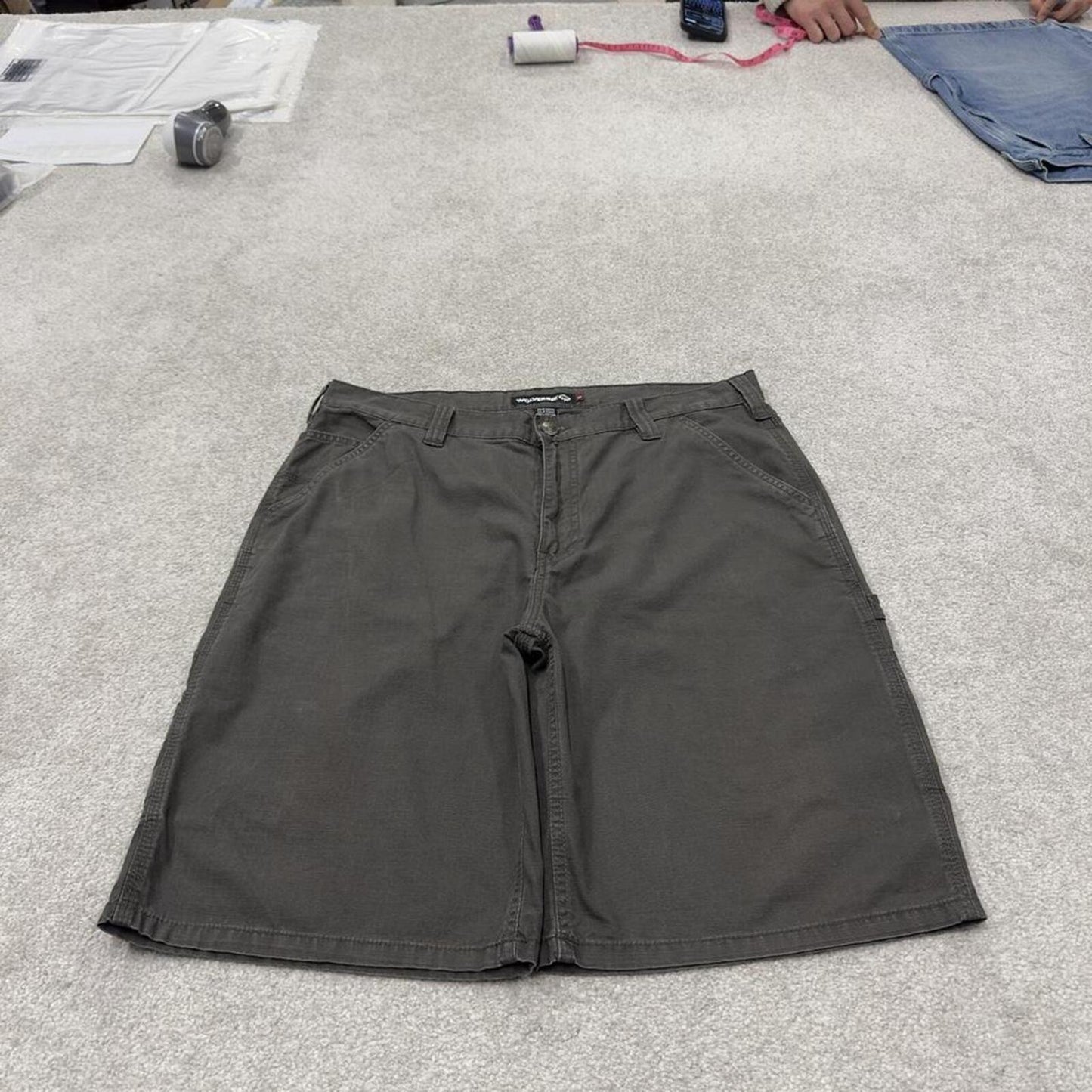 Baggy carpenter shorts workwear grey Wolverine skater style summer festival cargo jorts