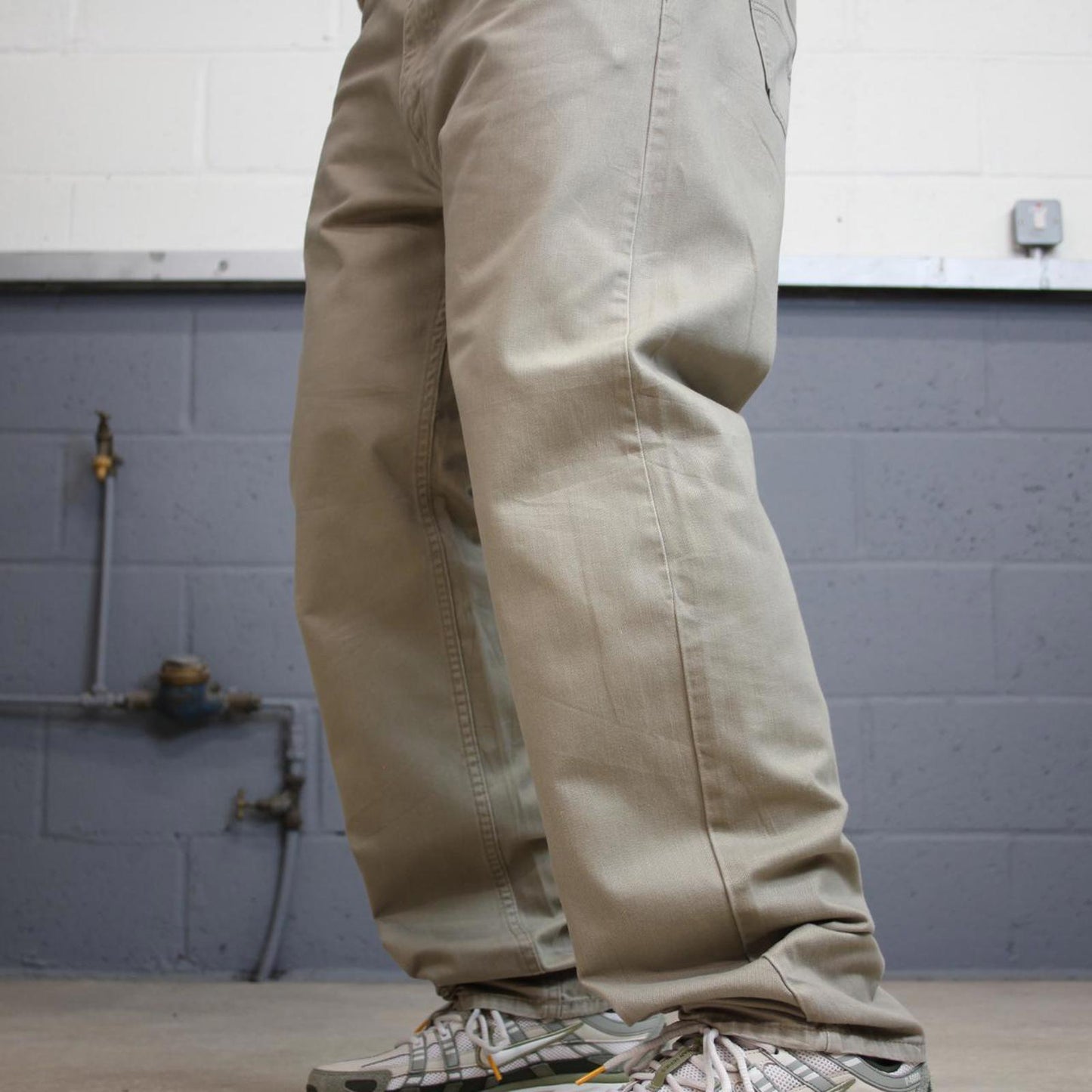 Beige Levis 505 jeans W38L32 straight leg y2k style pants tab logo