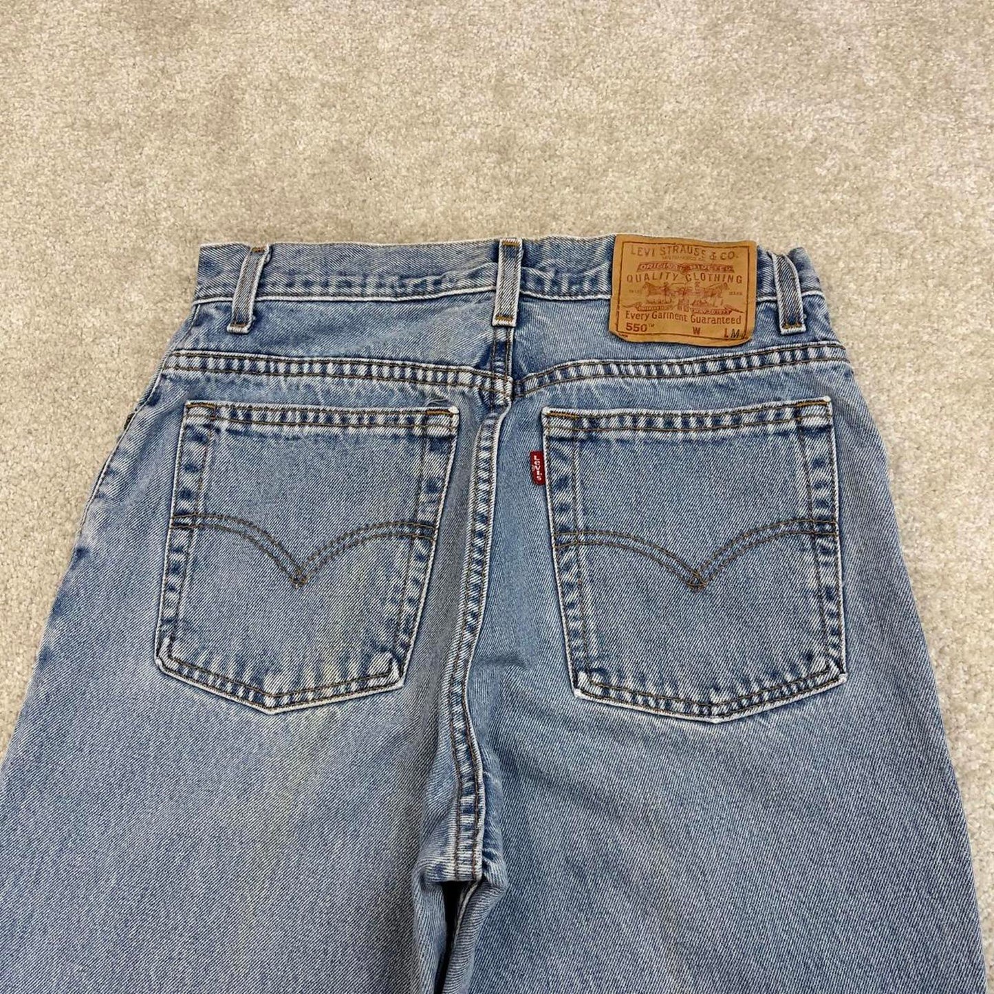 Blue Levis 550 jeans size size 10 W29L32 women's y2k 90s style tapered leg relaxed fit