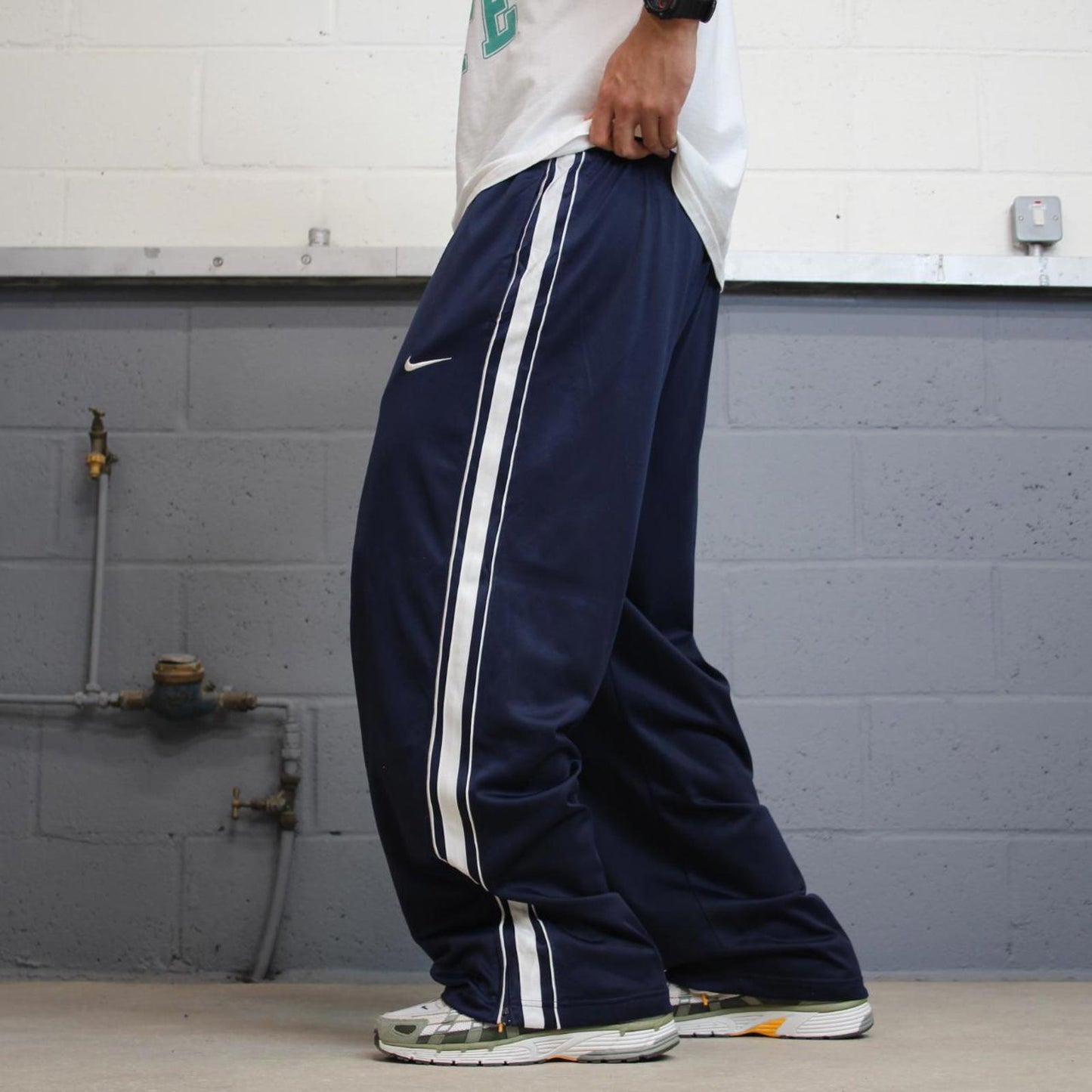 Vintage baggy Nike Basketball Trackies L Y2K loose leg swoosh logo