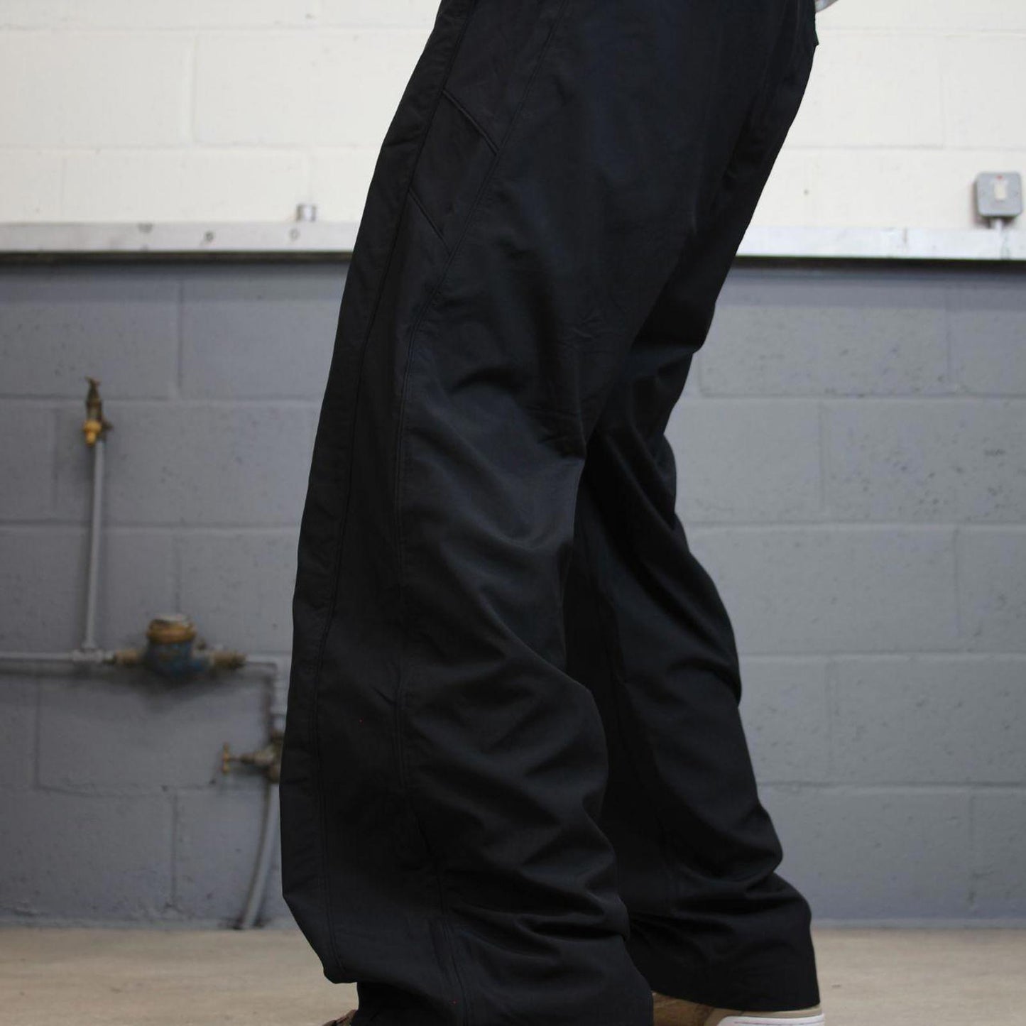 Baggy Nike Trackies M Black y2k 00s style loose wide leg joggers swoosh logo soft lining