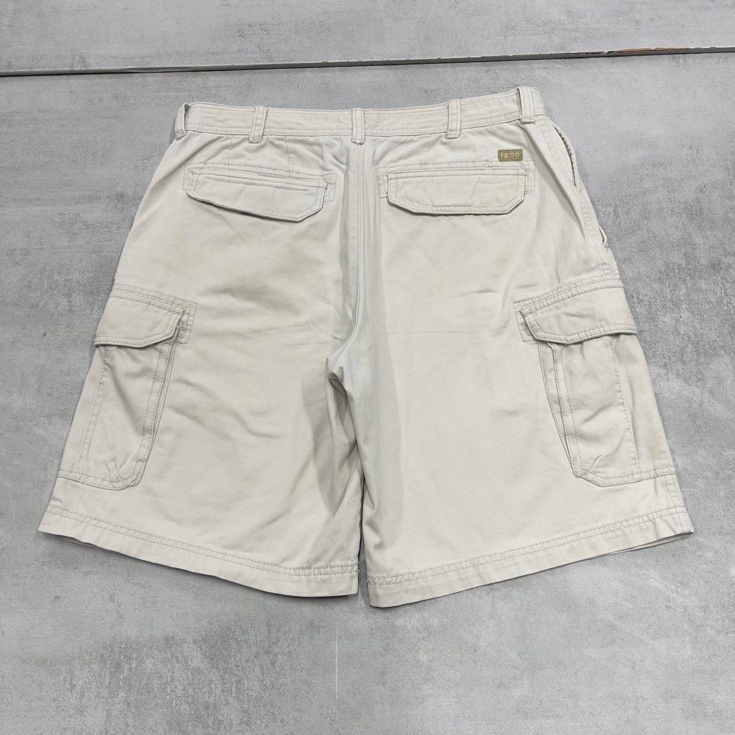 Beige IZOD cargo shorts W34