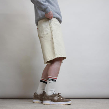 Beige Levi's 550 jorts W36