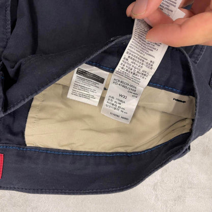 Mens Navy Levis shorts W32