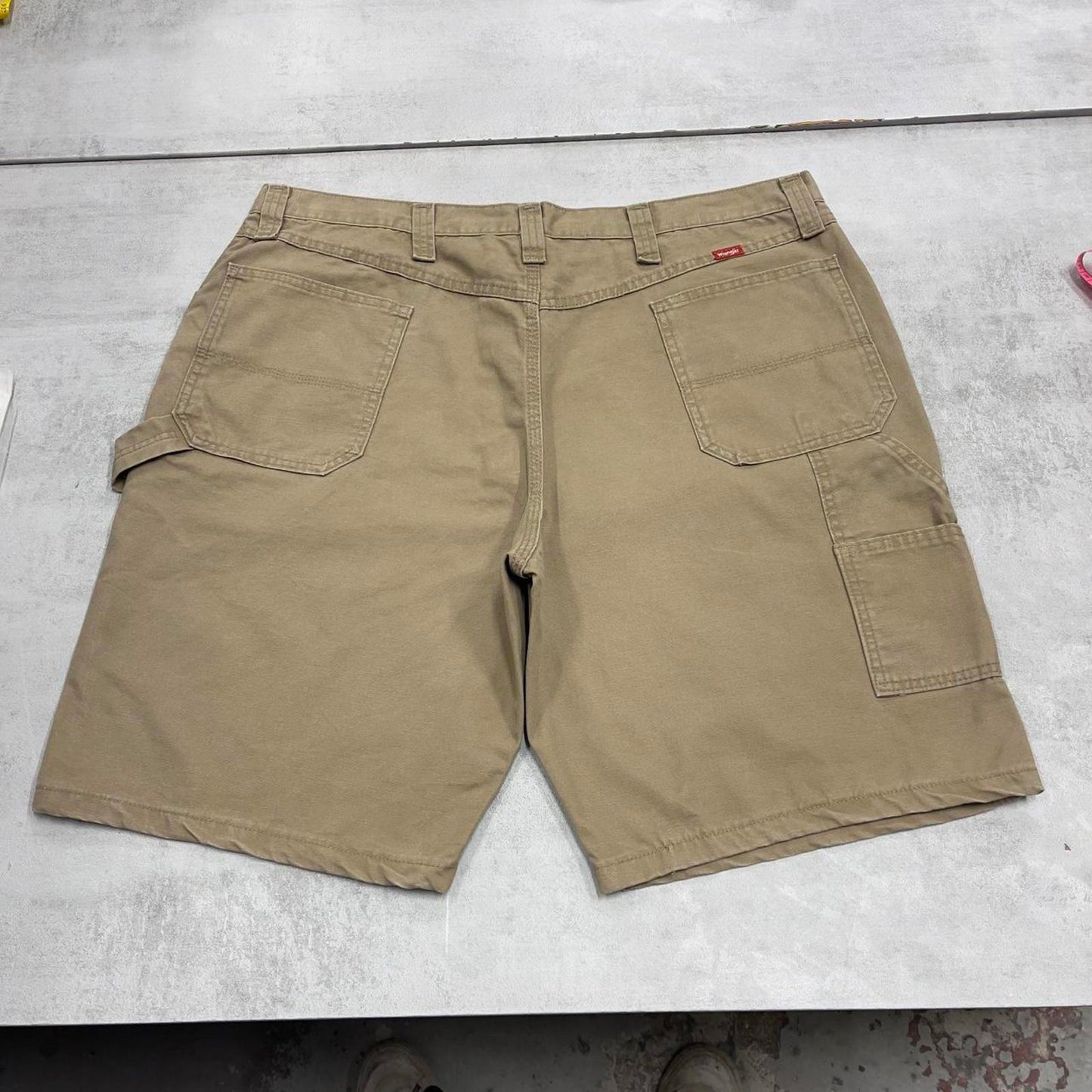 Mens baggy Wrangler carpenter shorts W40