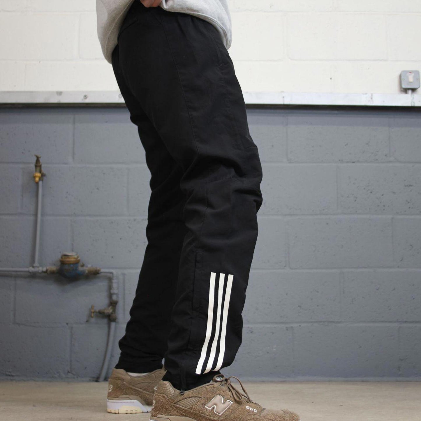 Black Adidas joggers M y2k style sportswear mesh lined track pants print logo