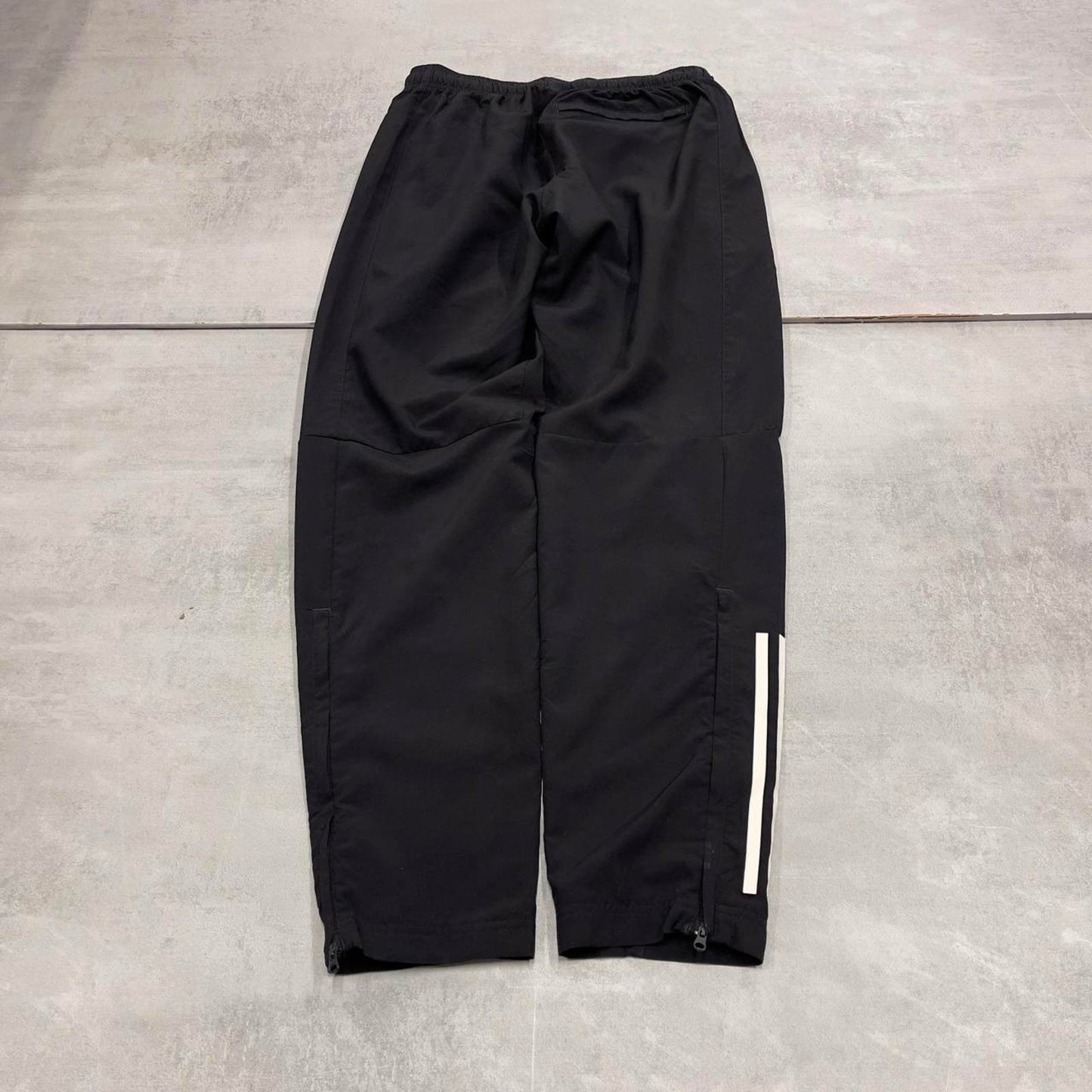 Black Adidas joggers M y2k style sportswear mesh lined track pants print logo