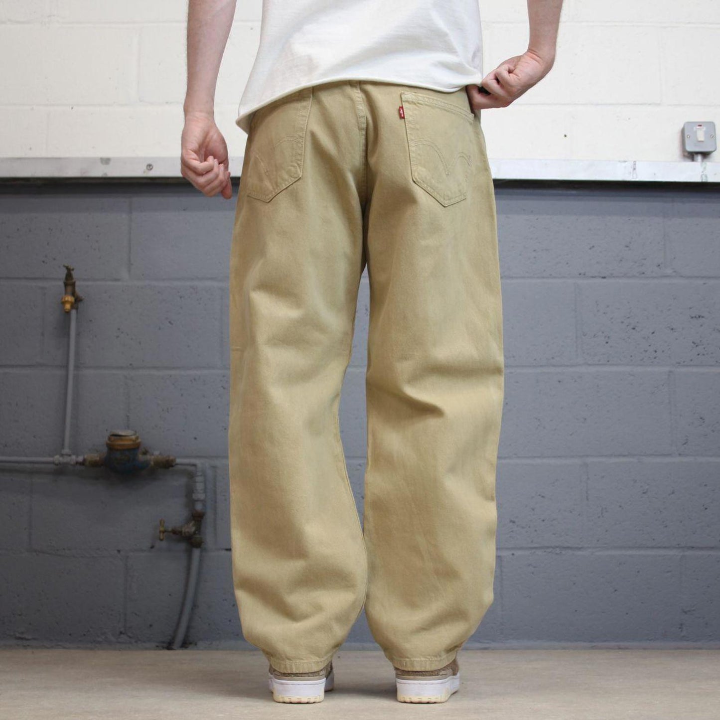 Mens Levis jeans W36 L29 loose relaxed khaki beige relaxed 90s style jeans red tab logo