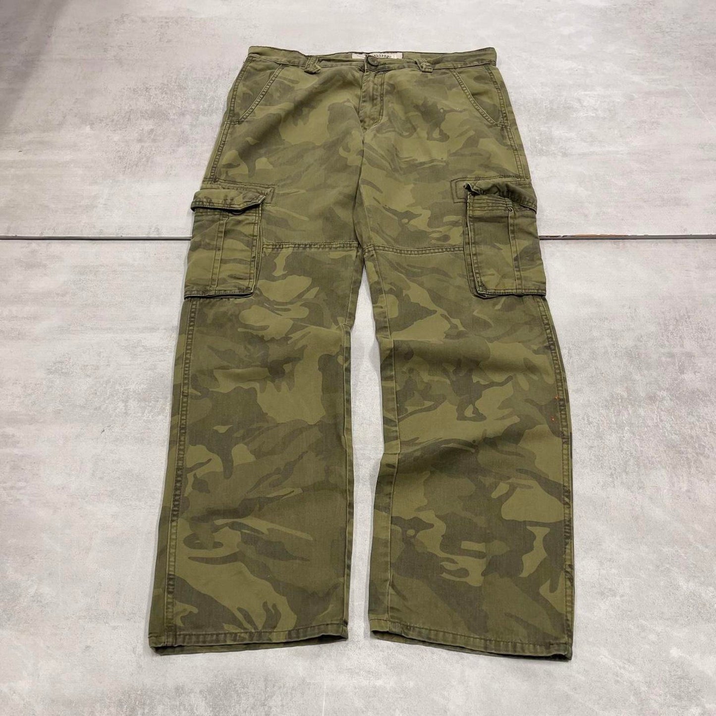 Baggy camo Halifax cargo pants W36L33 Khaki Green forest camouflage loose y2k style cargos
