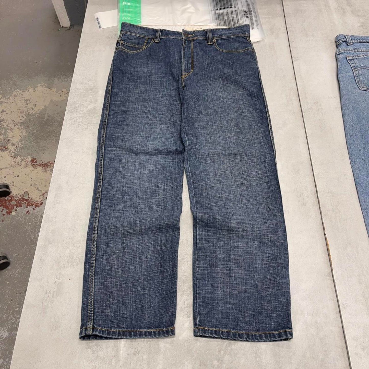 Mens DKNY baggy embroidered jeans W34 L30 loose blue Y2K hip hop embroidered design