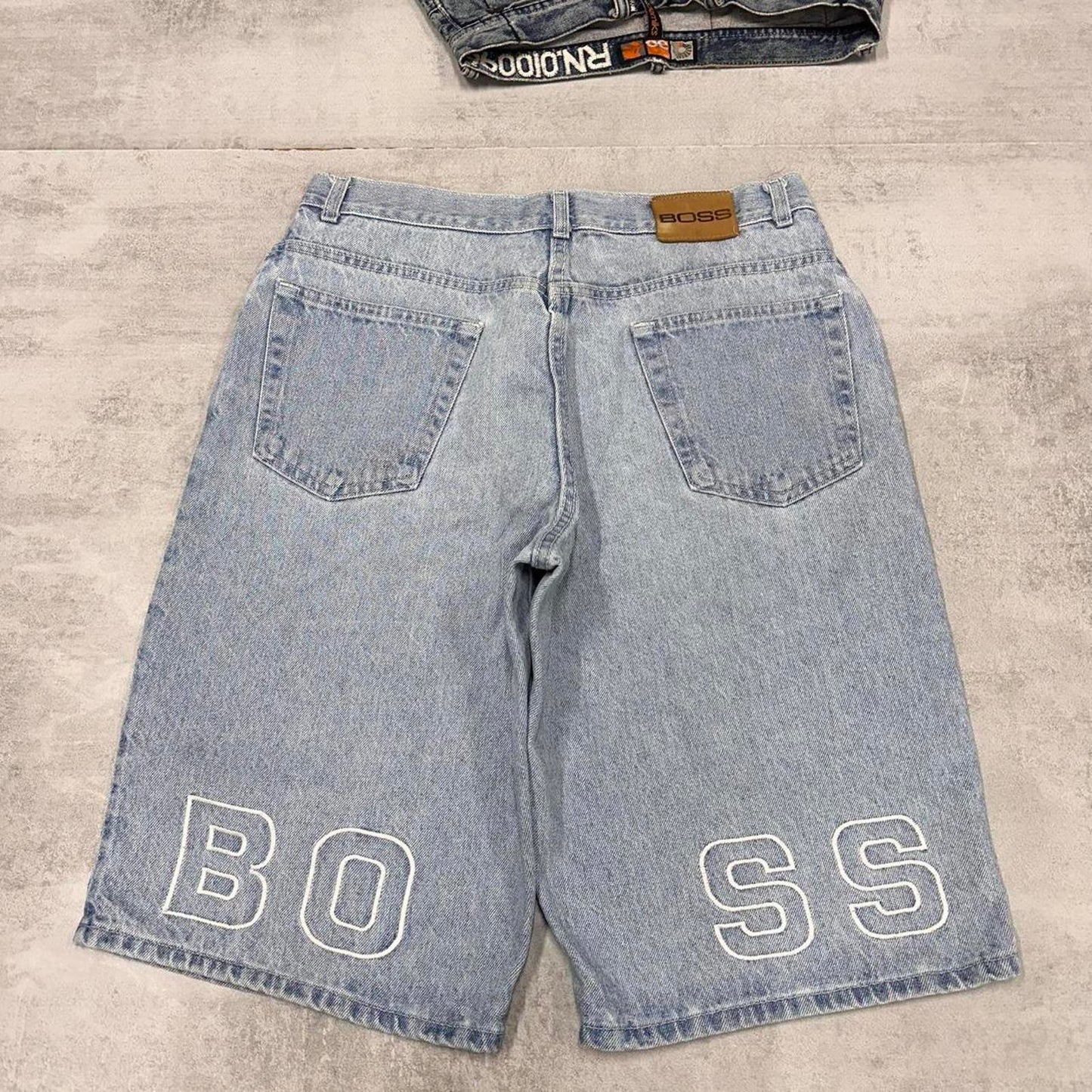 Baggy BOSS denim jorts W34 loose long denim embroidered 90s skater jorts