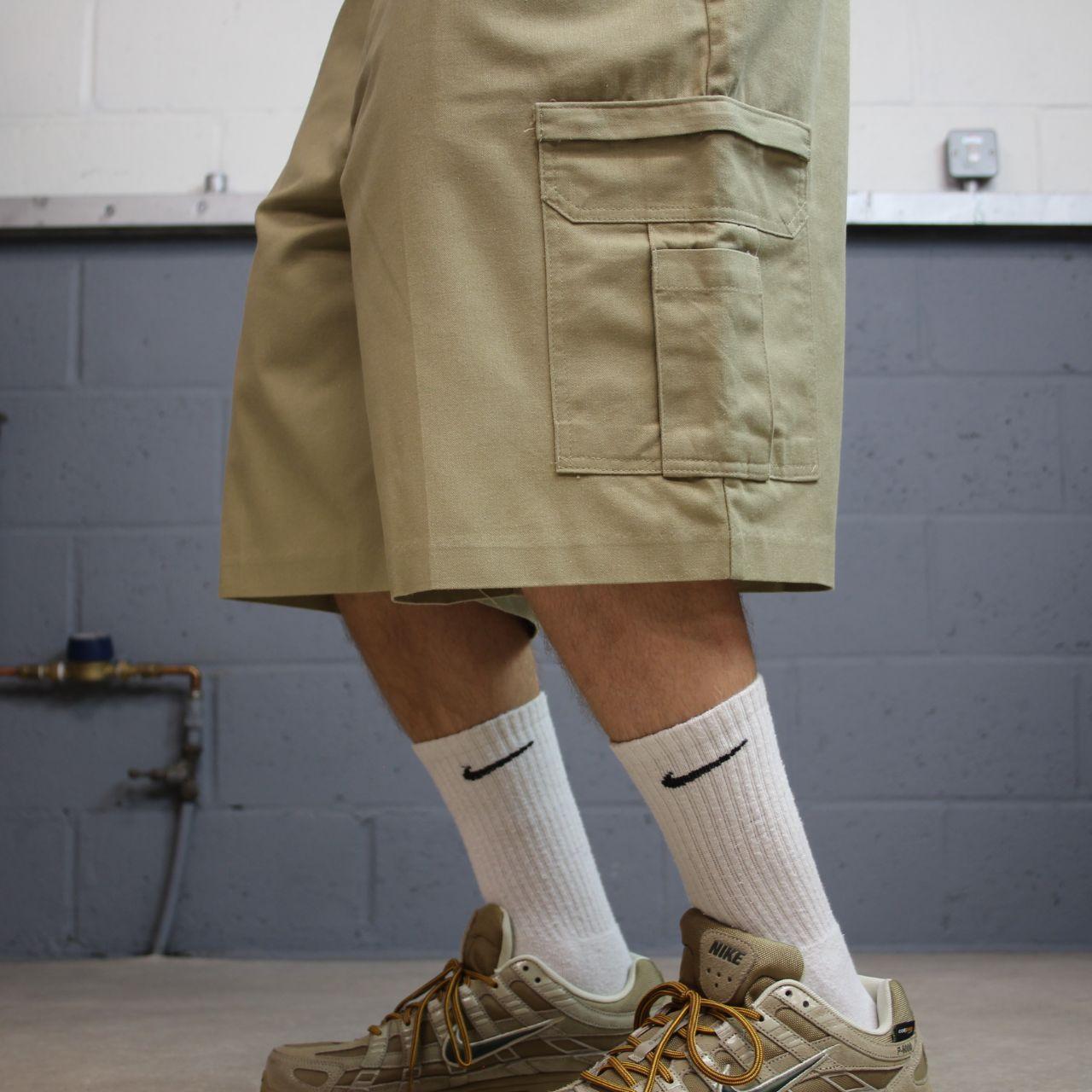 Dickies baggy cargo shorts W42 khaki chino style utility summer festival shorts