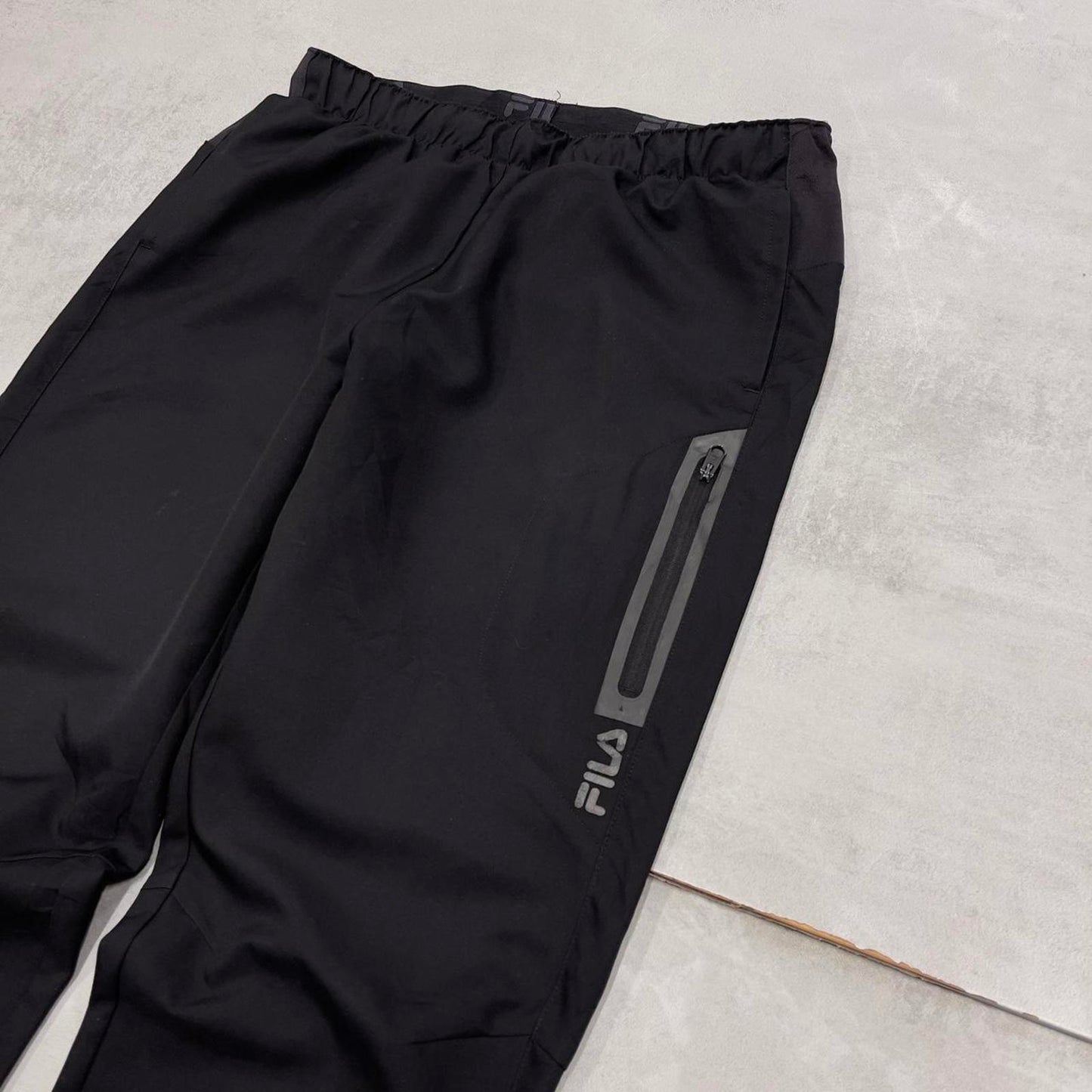 Fila Trackies M Black Y2K sportswear joggers print logo