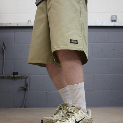 Dickies baggy carpenter chino shorts khaki Chino style skater shorts loose leg festival