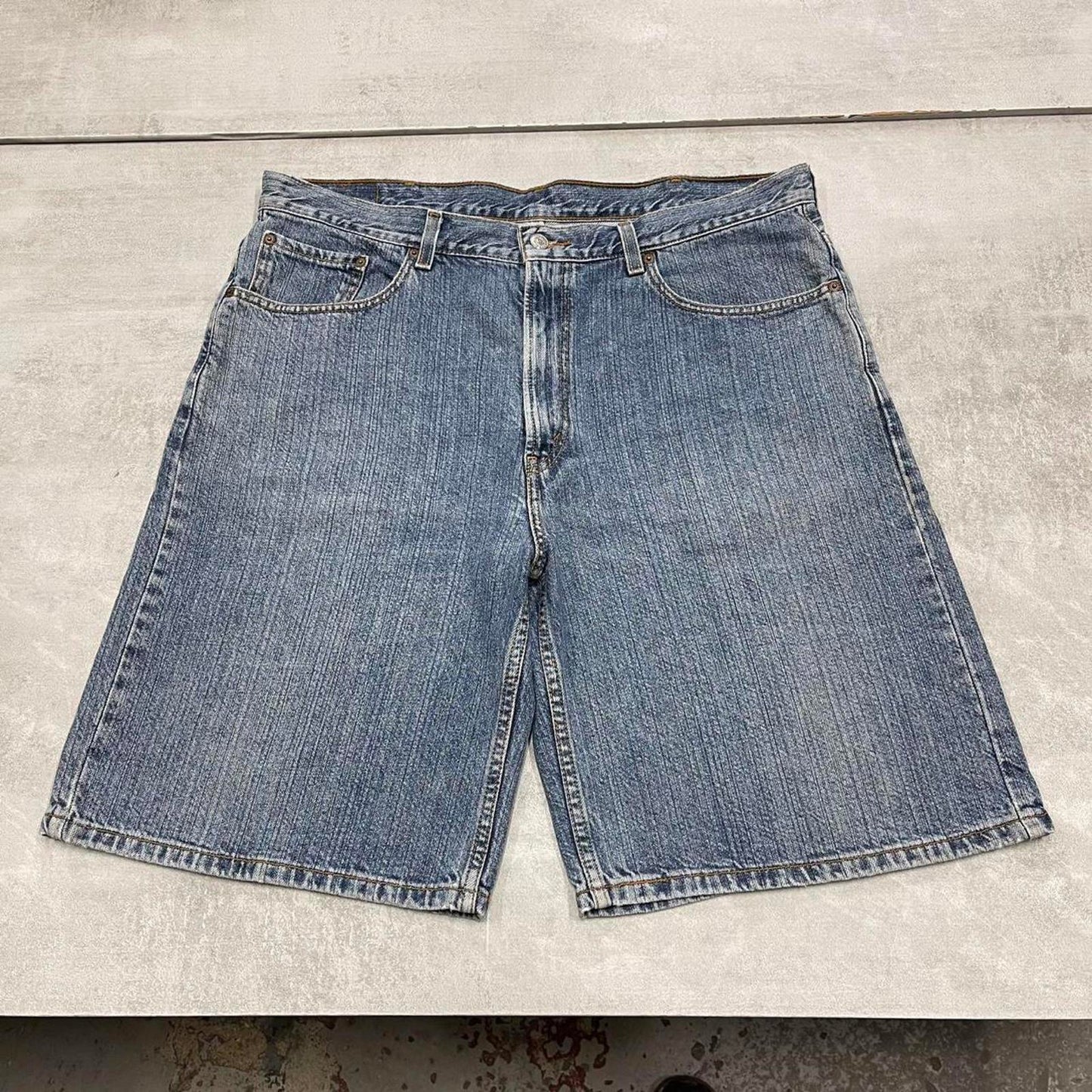 Vintage baggy Levi's 550 denim jean shorts W38