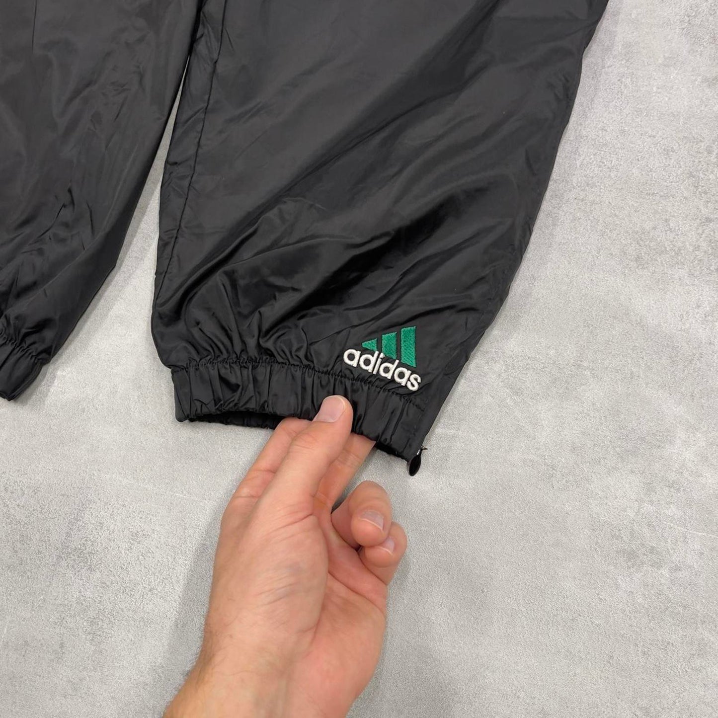 Baggy Adidas Trackies L black y2k 00s style loose mesh lined wide leg joggers embroidered logo