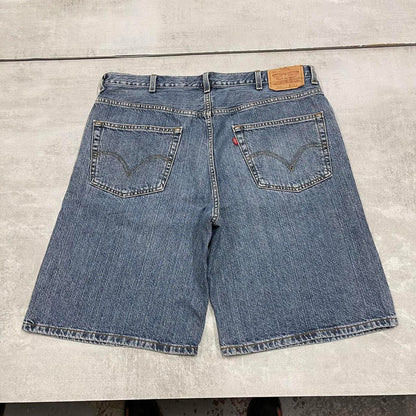 Vintage baggy Levi's 550 denim jean shorts W38