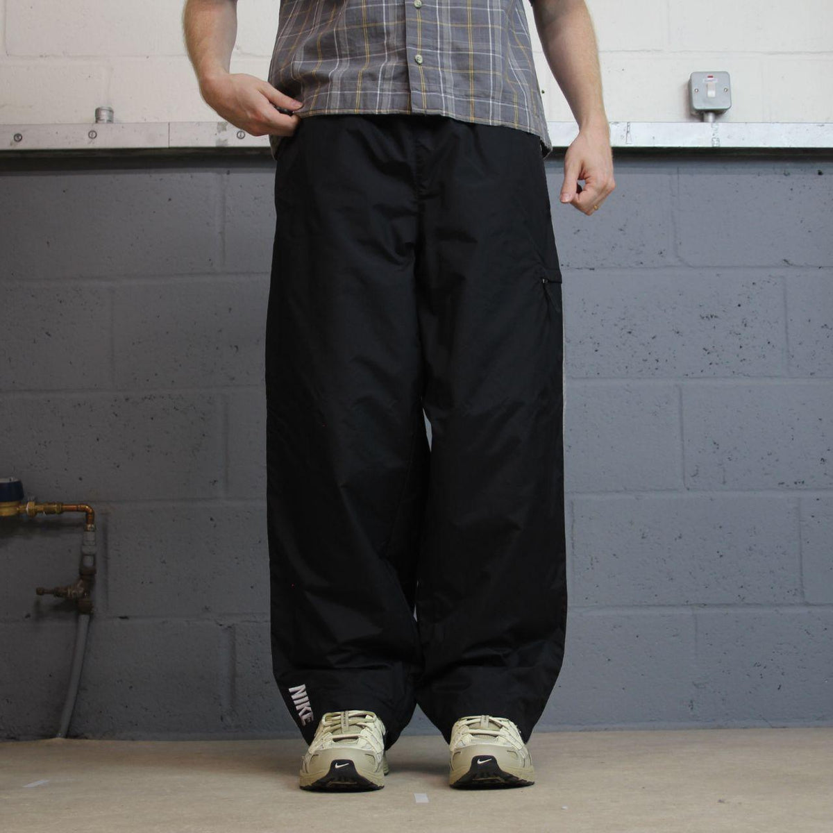Y2K vintage Nike baggy tracksuit bottoms black M Wide leg track pants embroidered logo