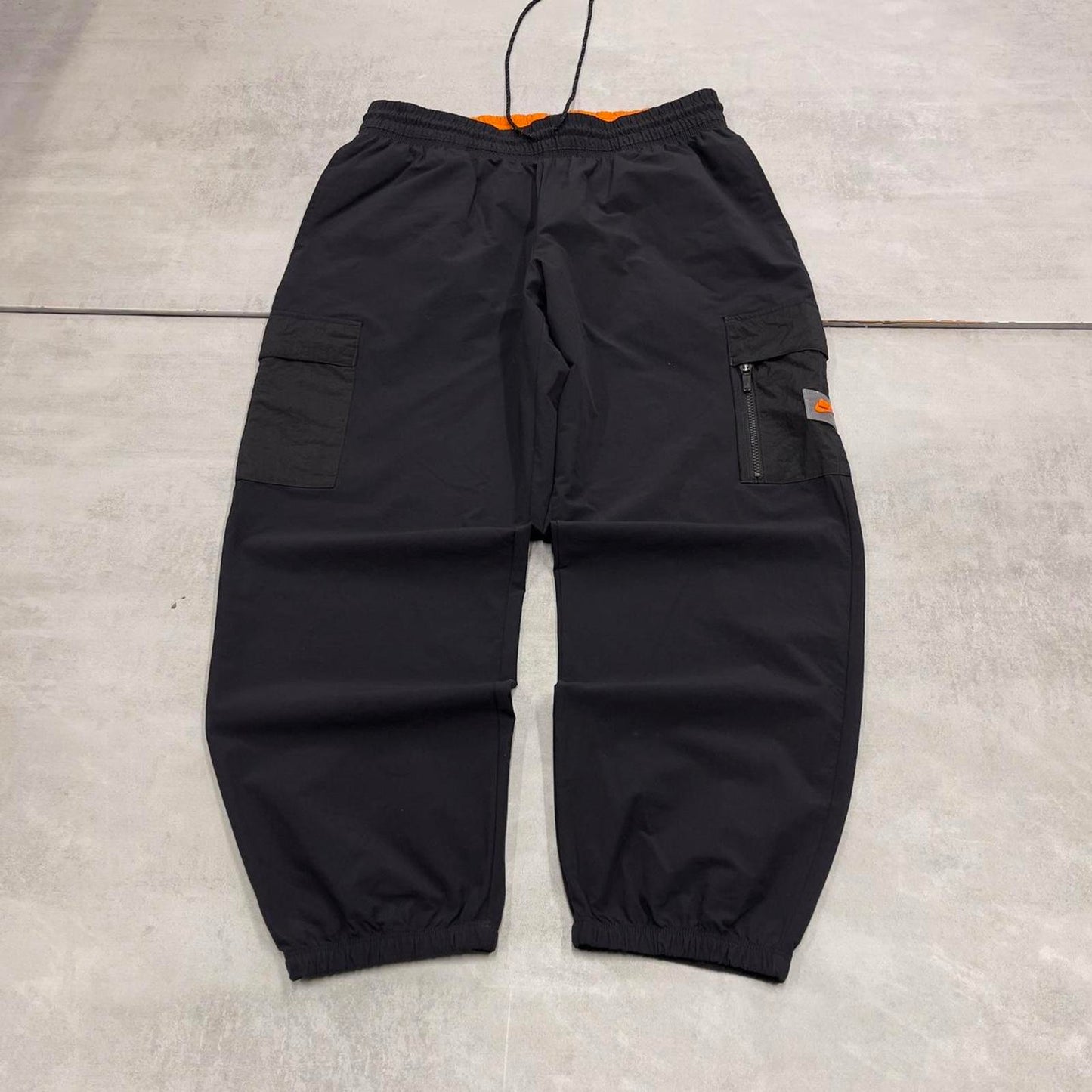 Black Nike cargo trackies L loose y2k floaty leg joggers patch logo