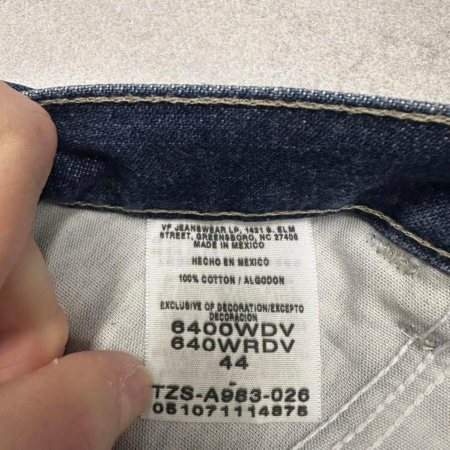Mens baggy Wrangler carpenter jorts W44