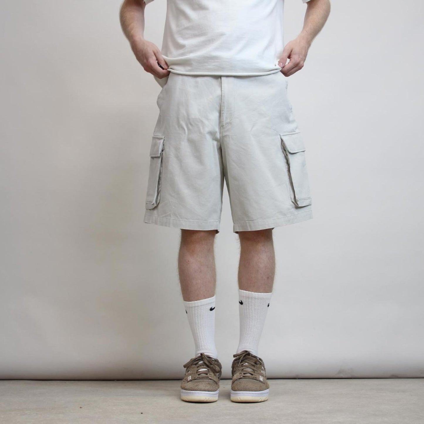 Beige IZOD cargo shorts W36