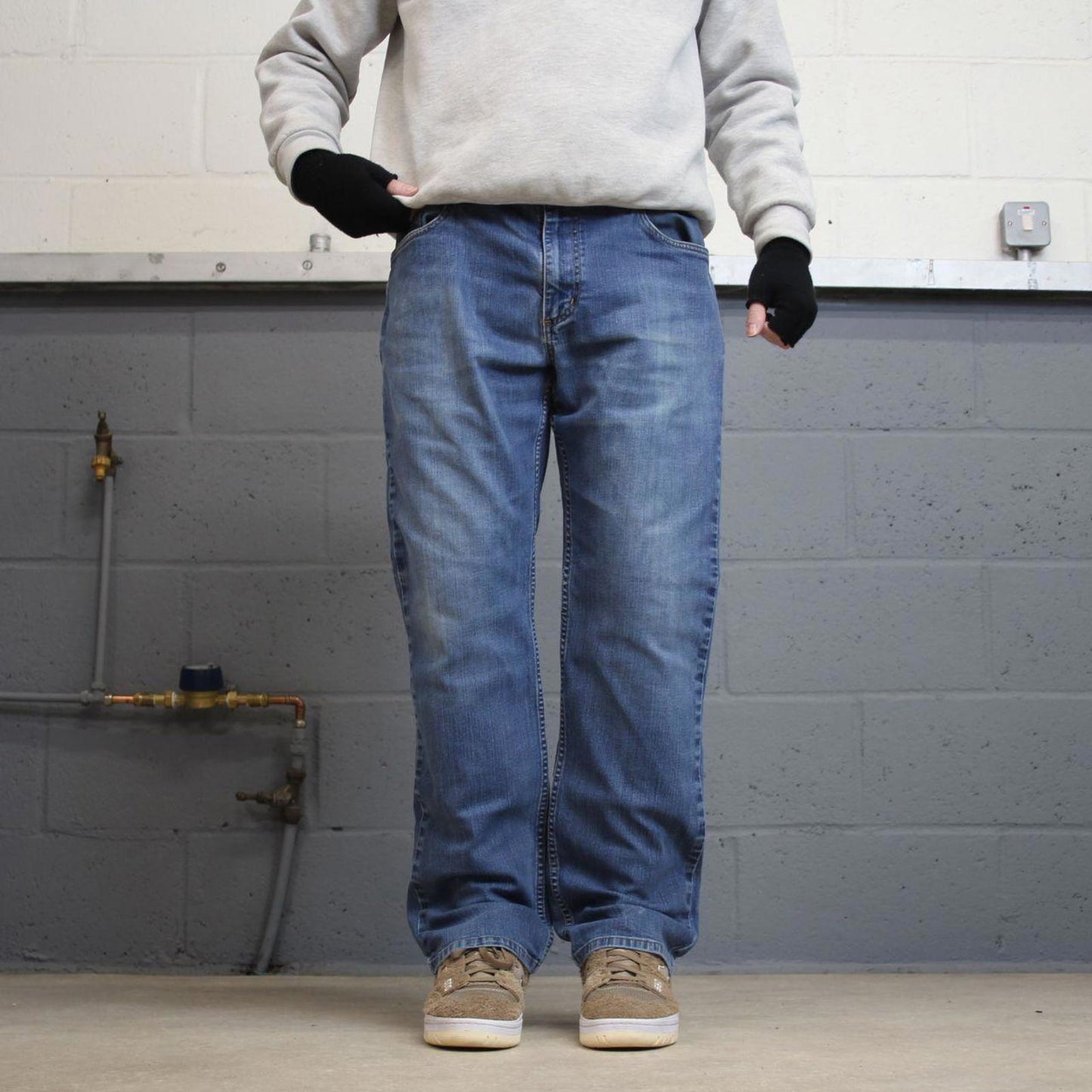 Vintage Carhartt jeans blue denim W36L30 90s skater style straight leg 5 pocket jeans workwear