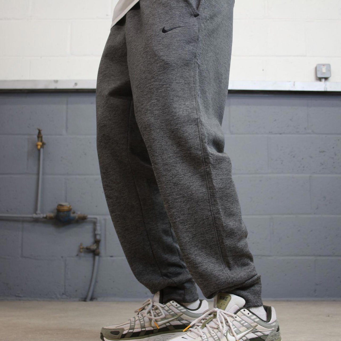 Nike Therma Fit Trackies Large Grey y2k 00s style loose leg joggers embroidered logo