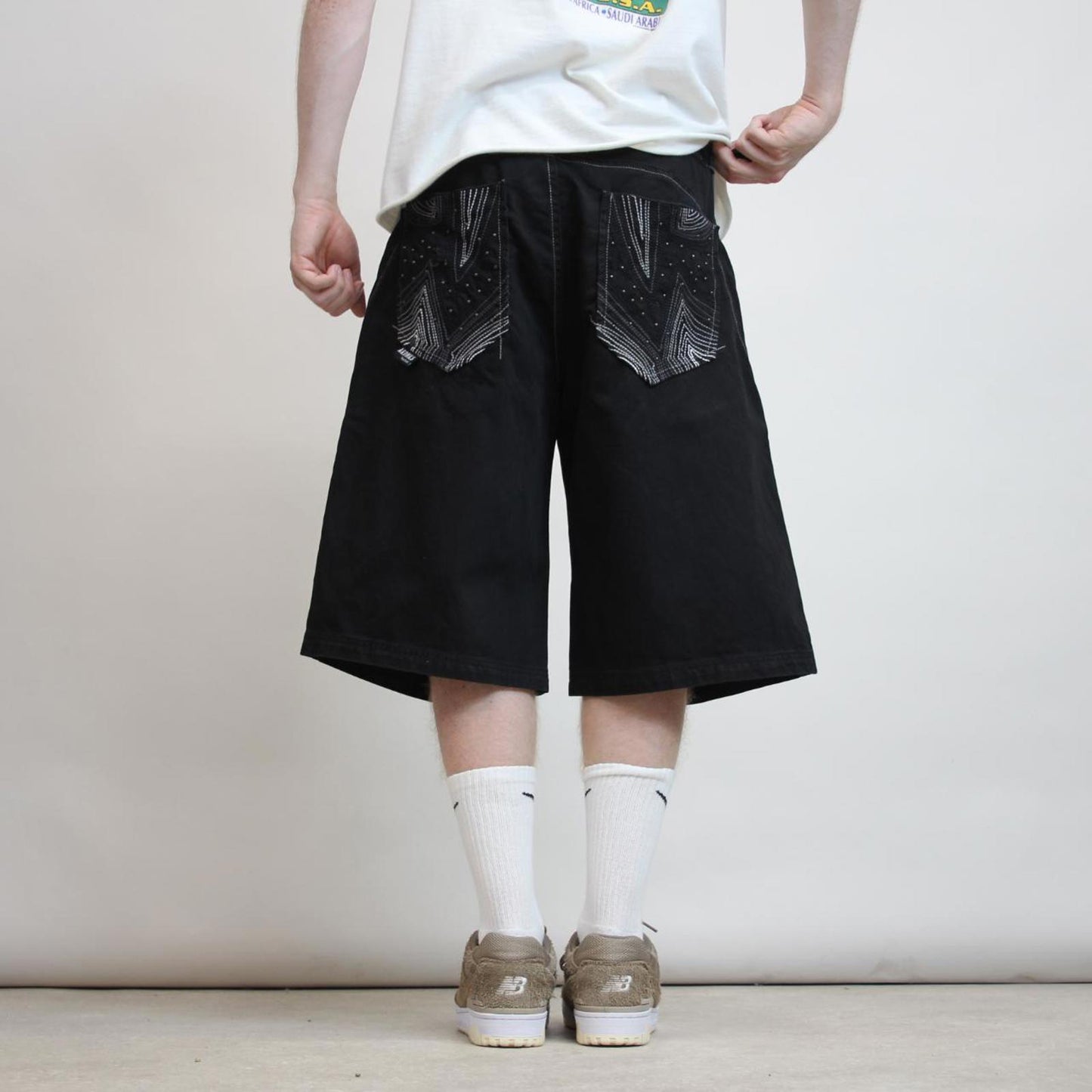 Baggy black Akademiks embroidered jorts W36 wide leg denim embroidered design skater style shorts