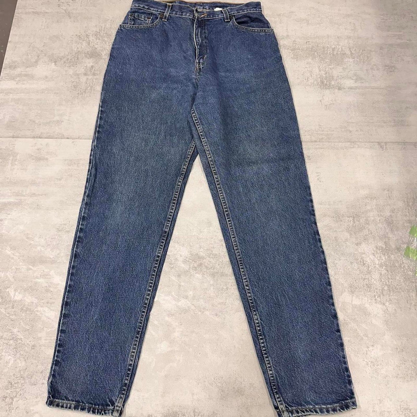 Blue Levi's 550 jeans size 12 relaxed tapered leg 90s style jeans red tab logo